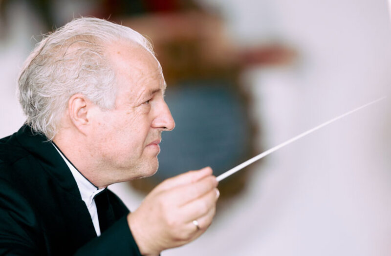Dirigent Manfred Honeck, Seitenansicht beim Kontert in Schloss Wolfegg.